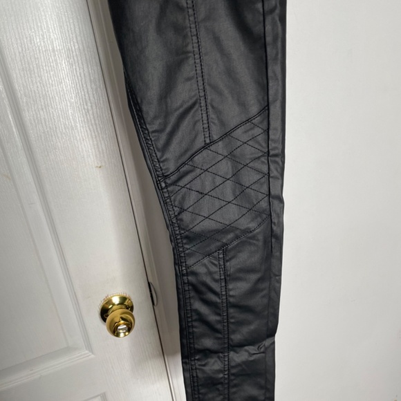 PRETTY LITTLE THING BIKER JEANS - Picture 2 of 4